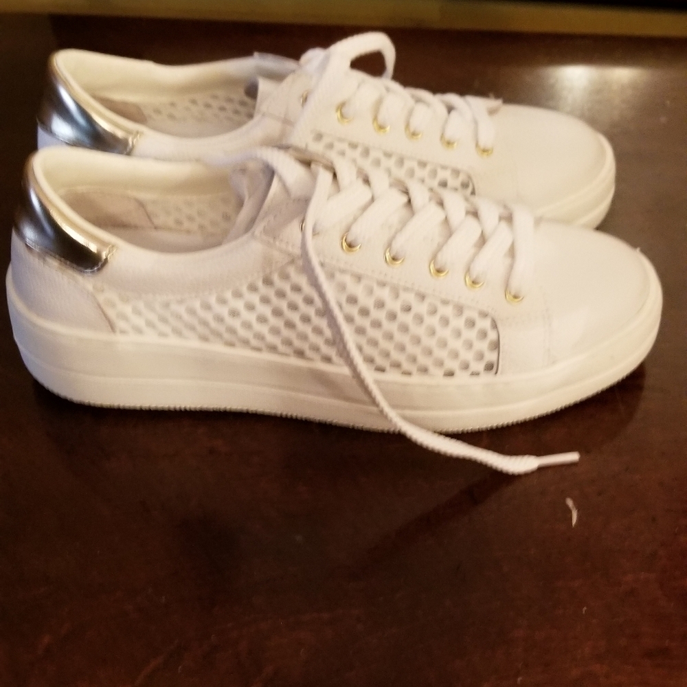 Shoes - Picture 2 of 3